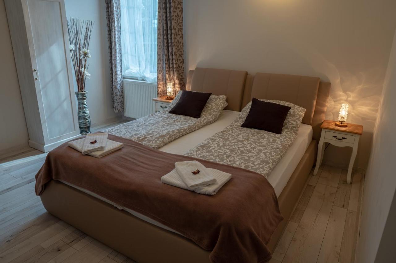 Bed and Breakfast F57 - Franko Csaladi Panzio Balatonlelle Exterior foto