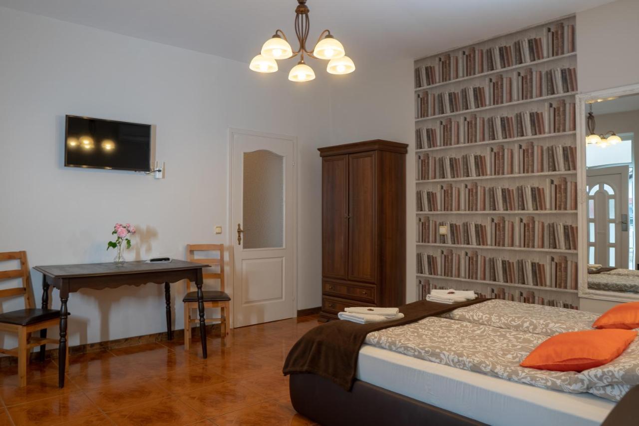 Bed and Breakfast F57 - Franko Csaladi Panzio Balatonlelle Exterior foto