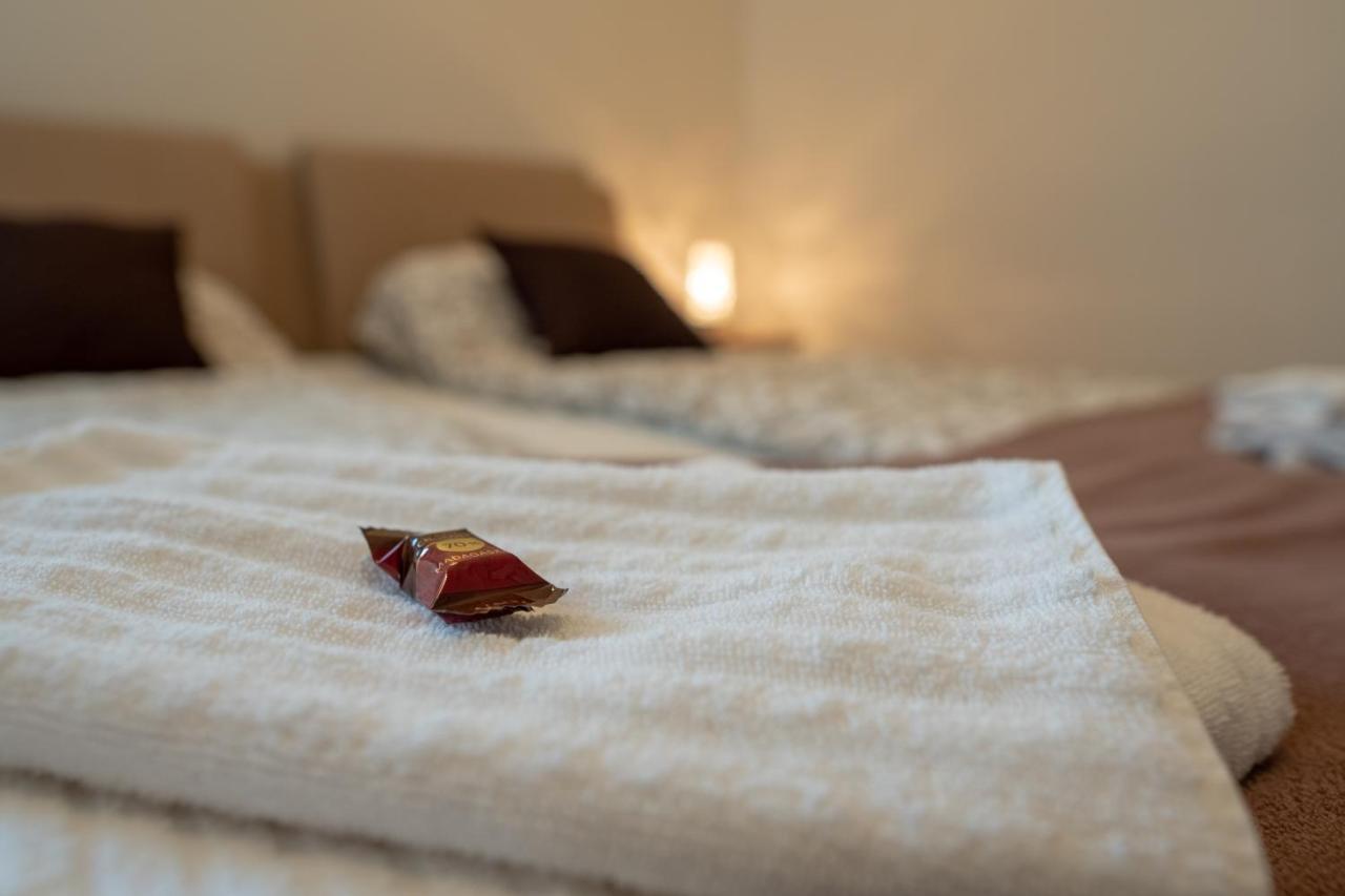 Bed and Breakfast F57 - Franko Csaladi Panzio Balatonlelle Exterior foto
