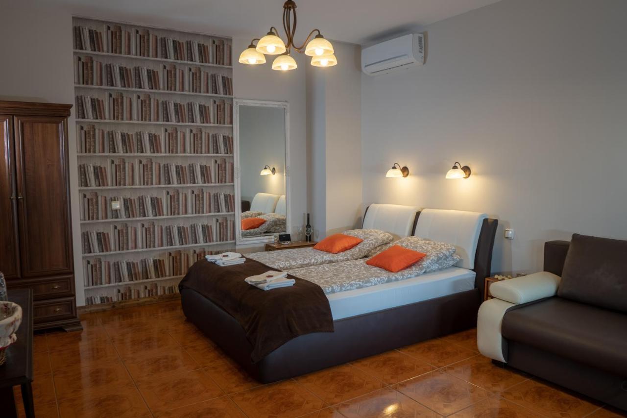Bed and Breakfast F57 - Franko Csaladi Panzio Balatonlelle Exterior foto