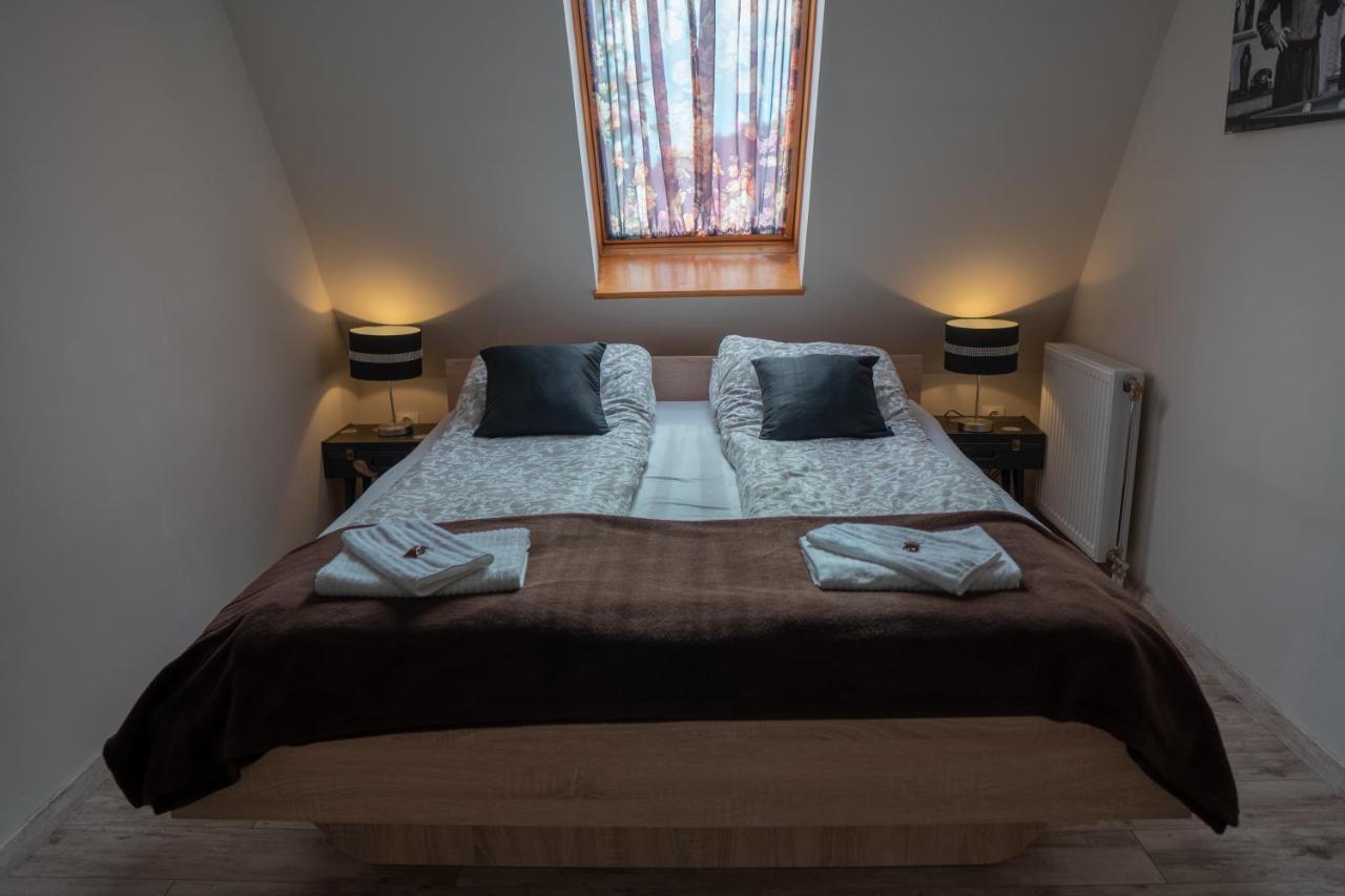 Bed and Breakfast F57 - Franko Csaladi Panzio Balatonlelle Exterior foto