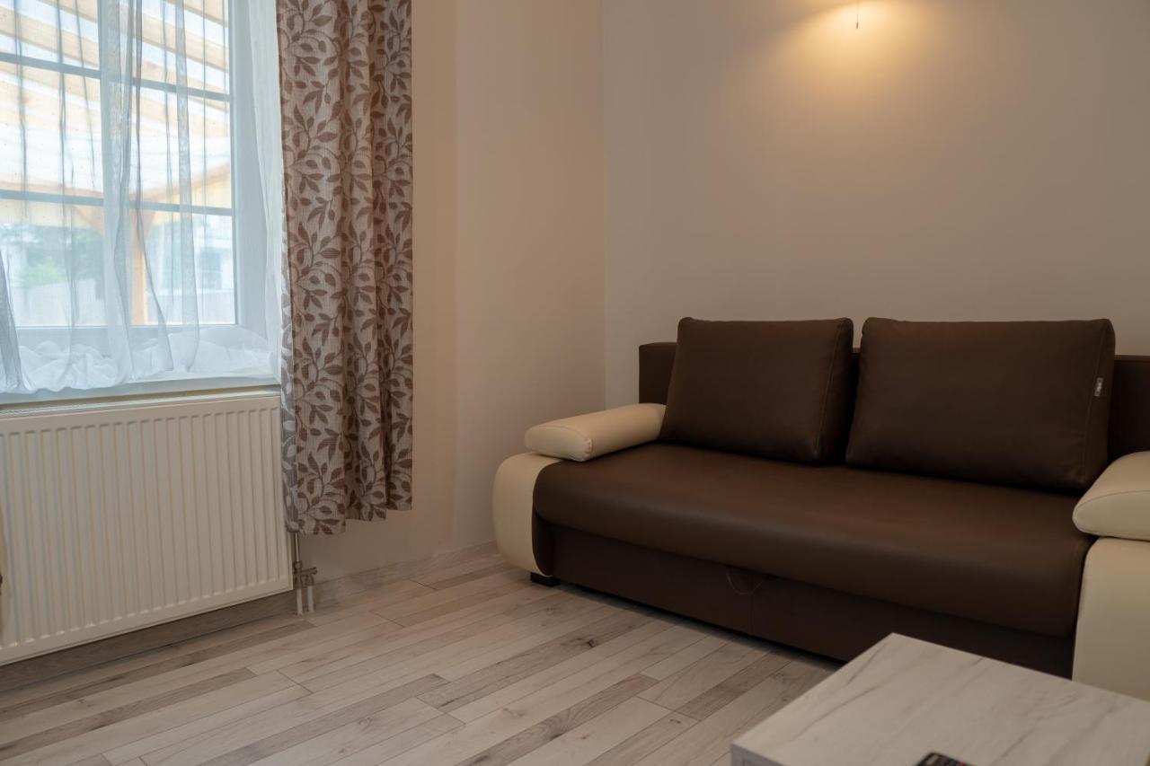 Bed and Breakfast F57 - Franko Csaladi Panzio Balatonlelle Exterior foto