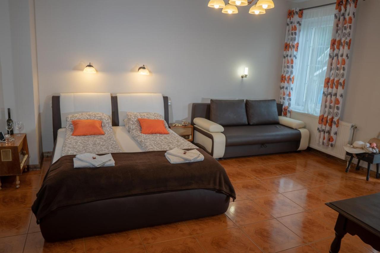 Bed and Breakfast F57 - Franko Csaladi Panzio Balatonlelle Exterior foto