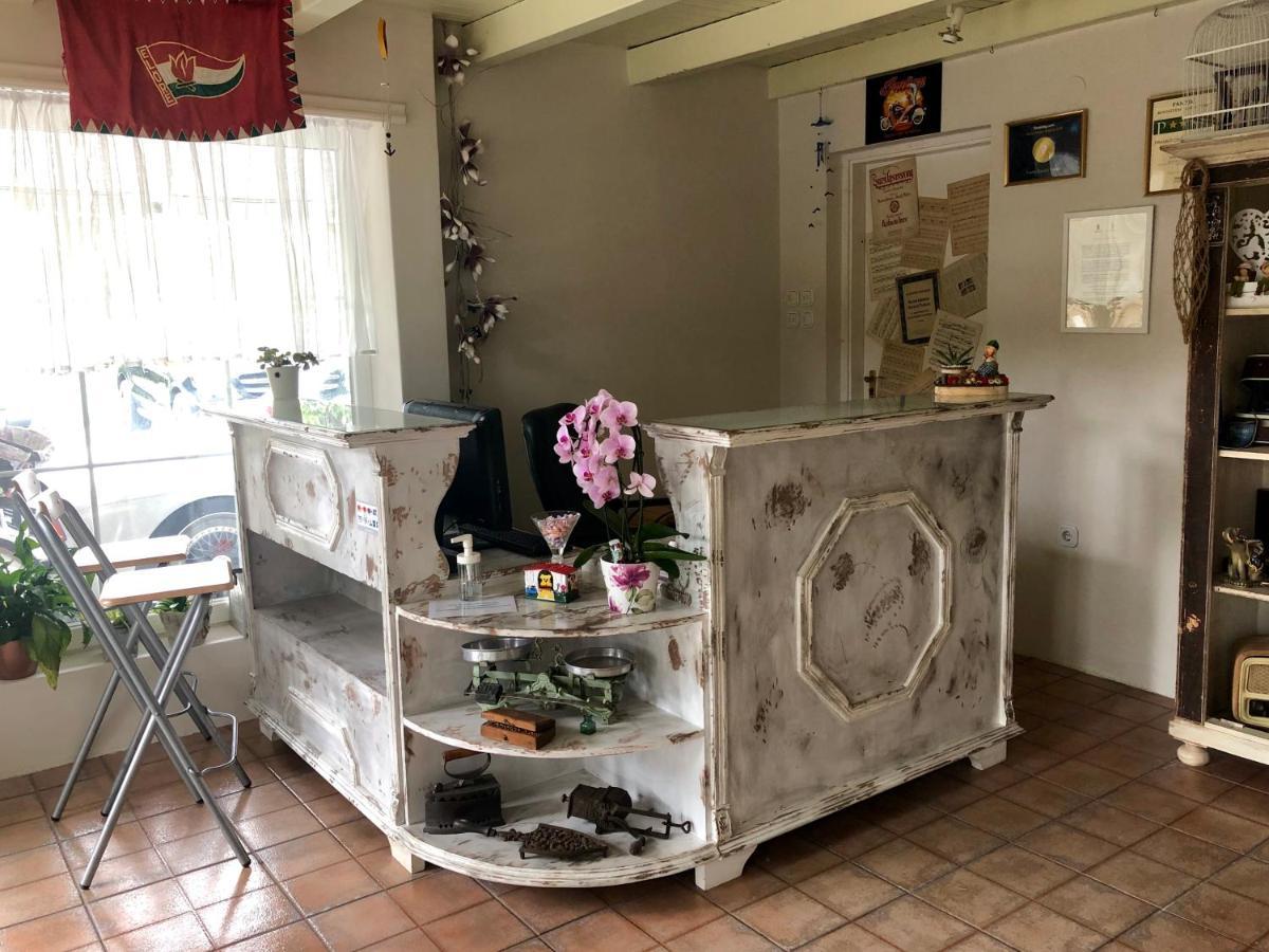Bed and Breakfast F57 - Franko Csaladi Panzio Balatonlelle Exterior foto