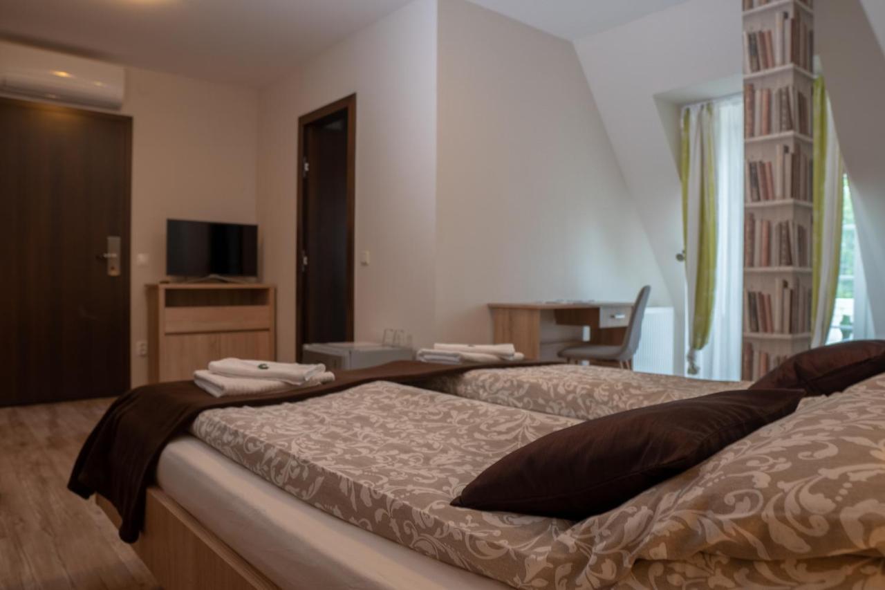 Bed and Breakfast F57 - Franko Csaladi Panzio Balatonlelle Exterior foto