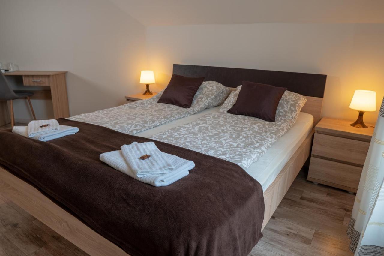 Bed and Breakfast F57 - Franko Csaladi Panzio Balatonlelle Exterior foto