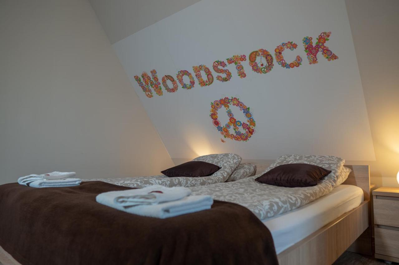 Bed and Breakfast F57 - Franko Csaladi Panzio Balatonlelle Exterior foto