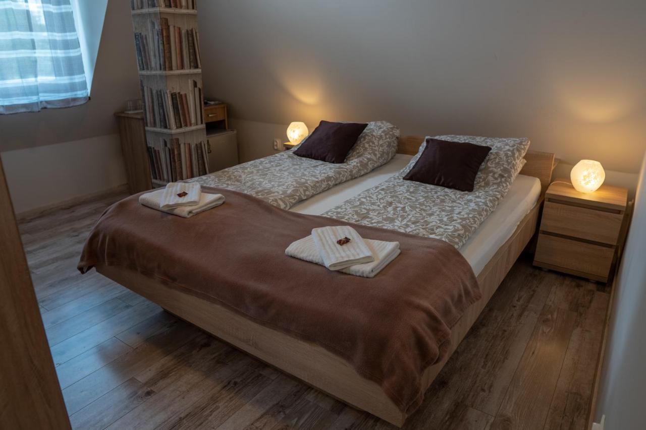 Bed and Breakfast F57 - Franko Csaladi Panzio Balatonlelle Exterior foto