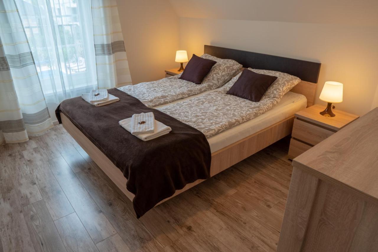 Bed and Breakfast F57 - Franko Csaladi Panzio Balatonlelle Exterior foto