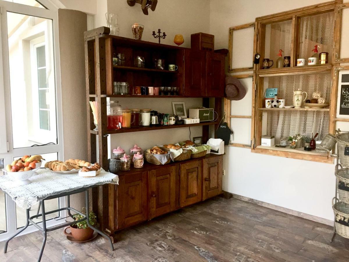 Bed and Breakfast F57 - Franko Csaladi Panzio Balatonlelle Exterior foto
