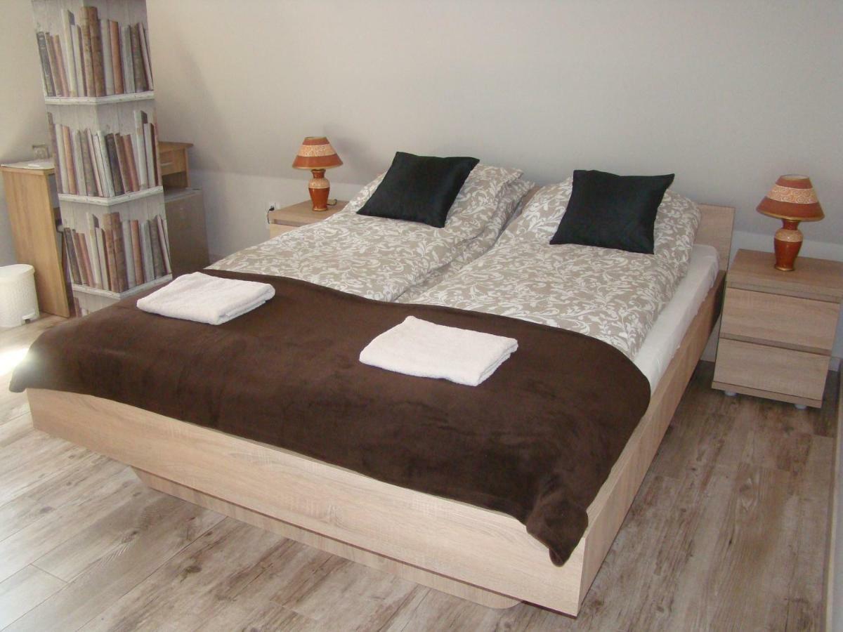Bed and Breakfast F57 - Franko Csaladi Panzio Balatonlelle Exterior foto